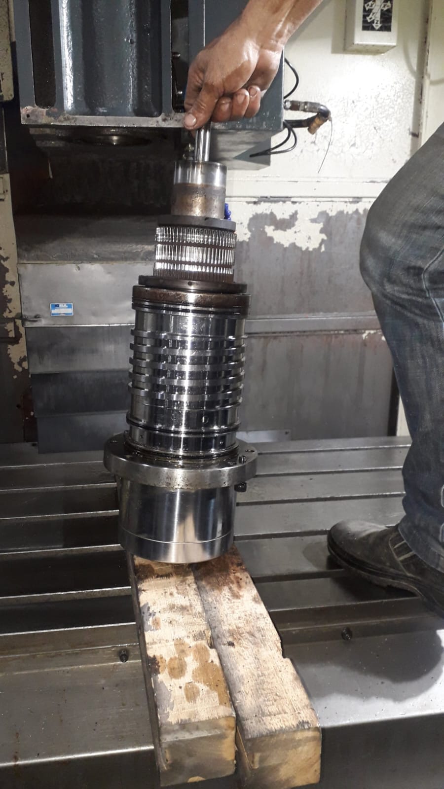 Retirada spindle da máquina para ser recuperado